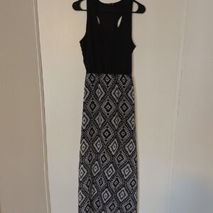 ❤️ 3 FOR $20 DRESS SALE ❤️ Indulge Black and White Geometric Maxi Dress